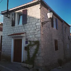 Stone House Apartman Slatine